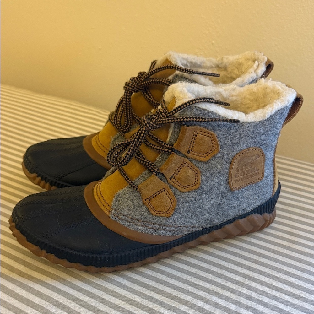 Sorel Out N About Plus Felt Winter Boots - Navy, Gray, and Tan
